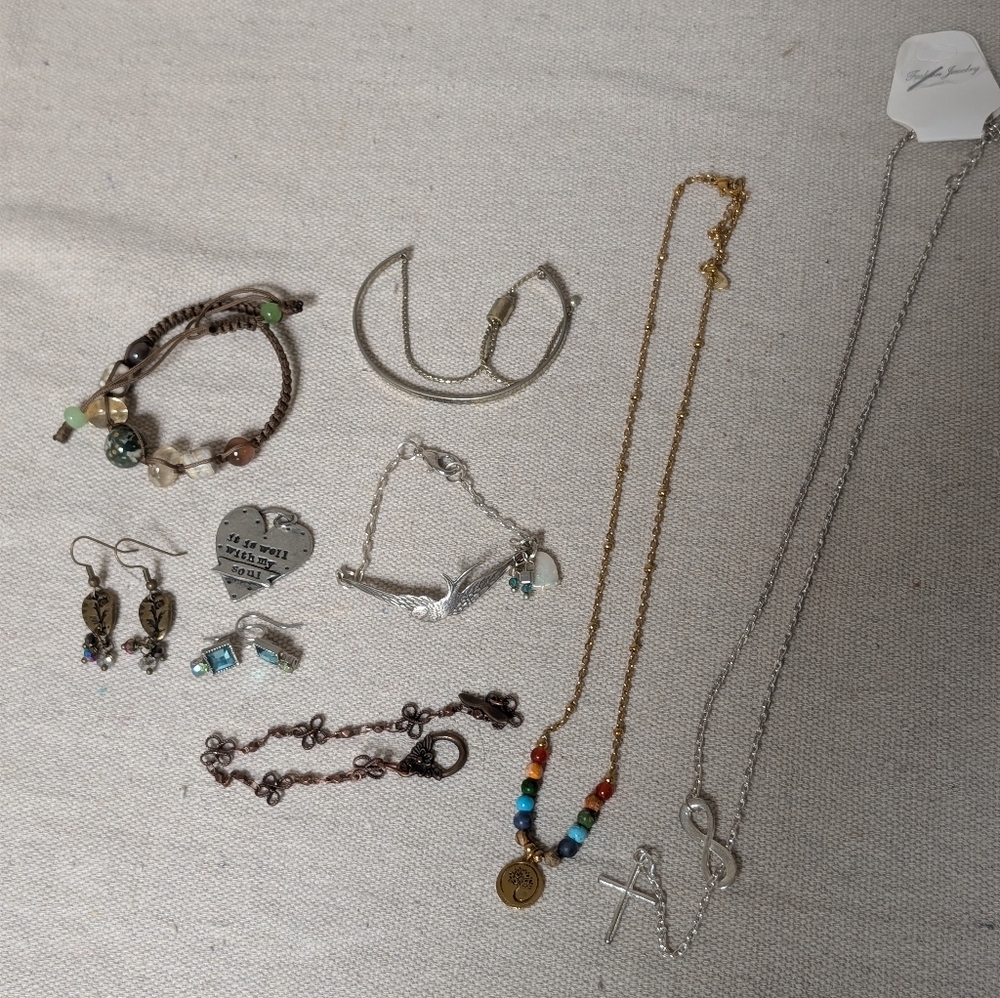 Lot of costume jewelry 9 pieces accessories mixed metal women modern fashion